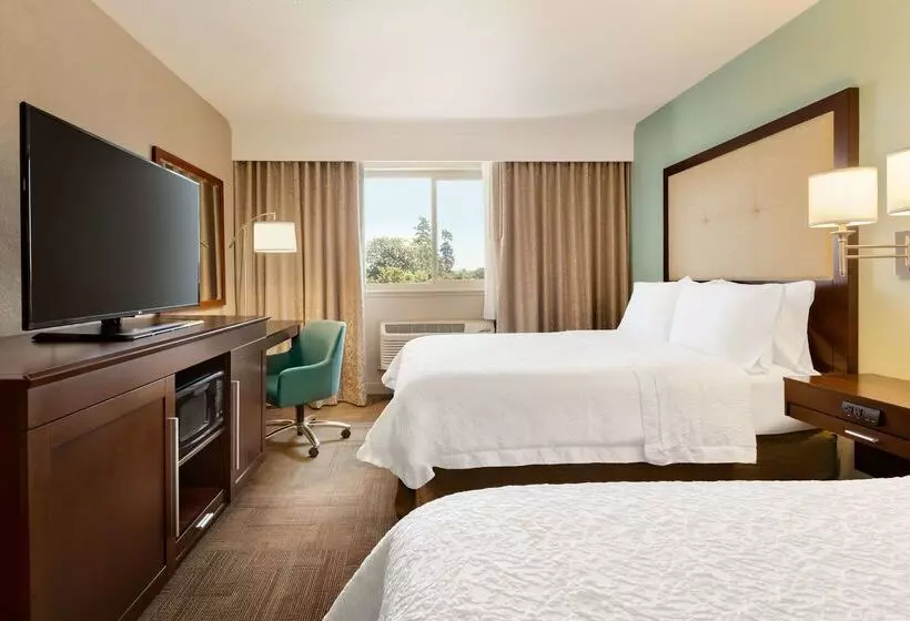 Отель Hampton Inn Clackamas