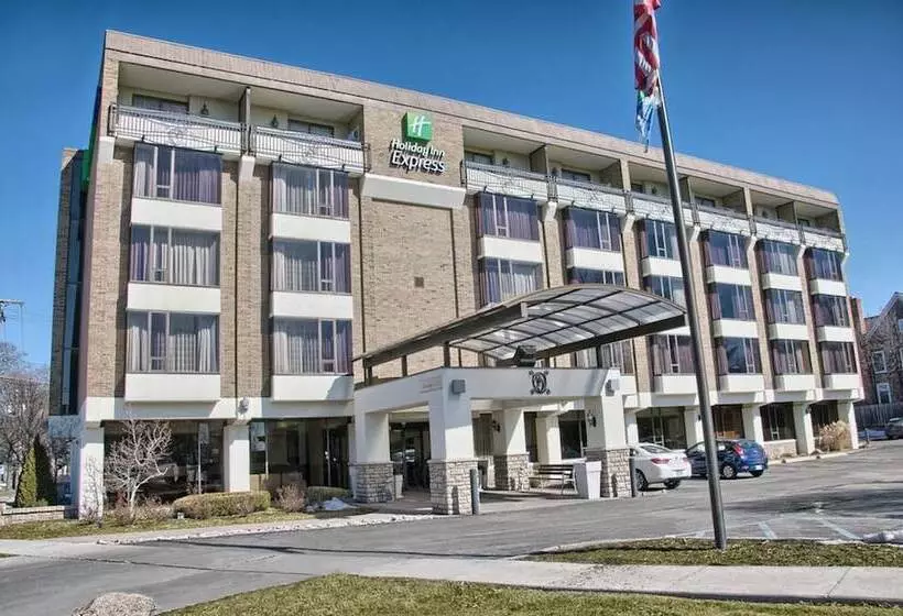 호텔 Holiday Inn Express Detroit Birmingham, An Ihg