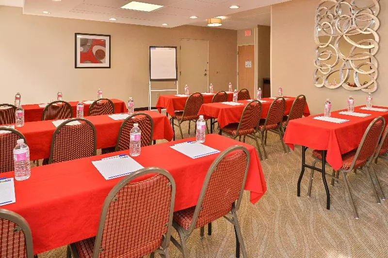 هتل Holiday Inn Express Worcester