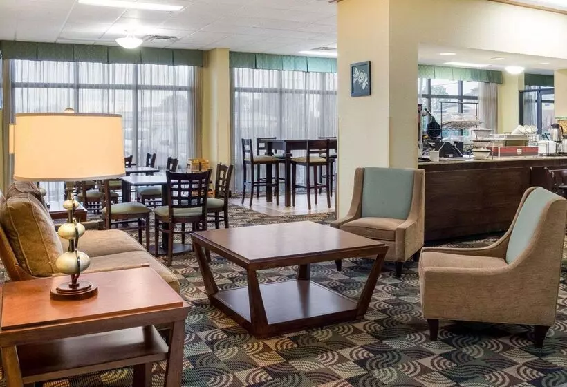 Отель Quality Inn