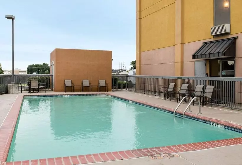 Отель Quality Inn