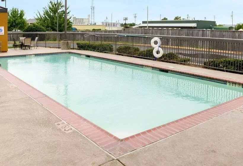 Отель Quality Inn