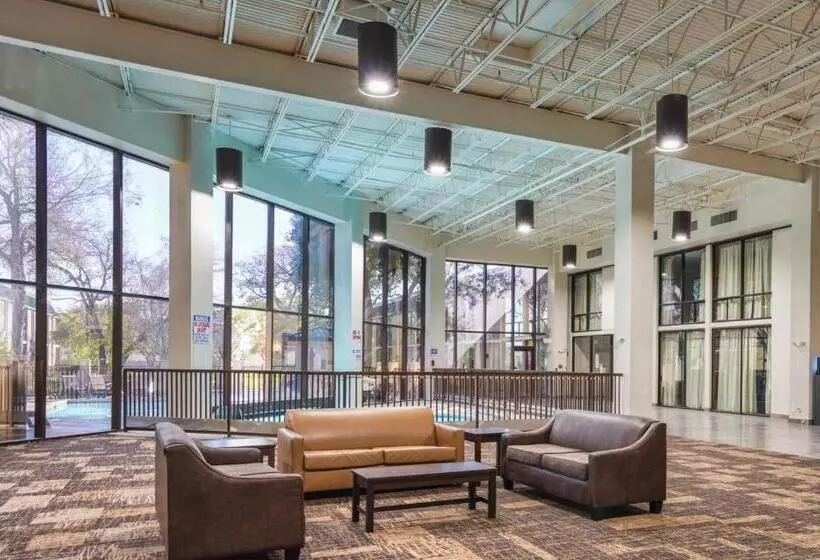 ホテル Red Roof Inn Plus & Suites Houston   Iah Airport Sw