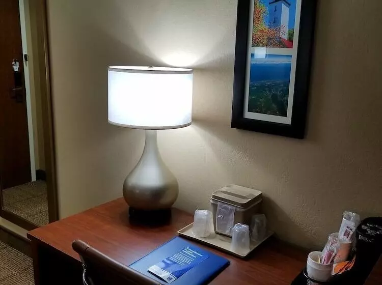 هتل Comfort Inn, Erie   Near Presque Isle