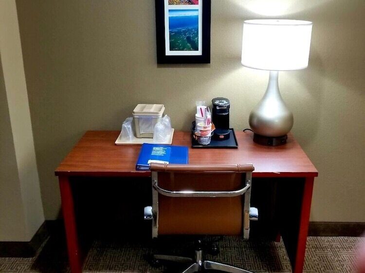 فندق Comfort Inn, Erie   Near Presque Isle