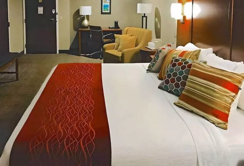 هتل Comfort Inn, Erie   Near Presque Isle