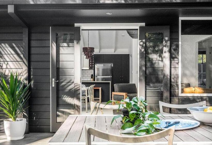 A Perfect Stay Black Star