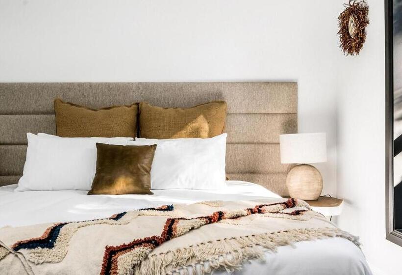 A Perfect Stay Black Star