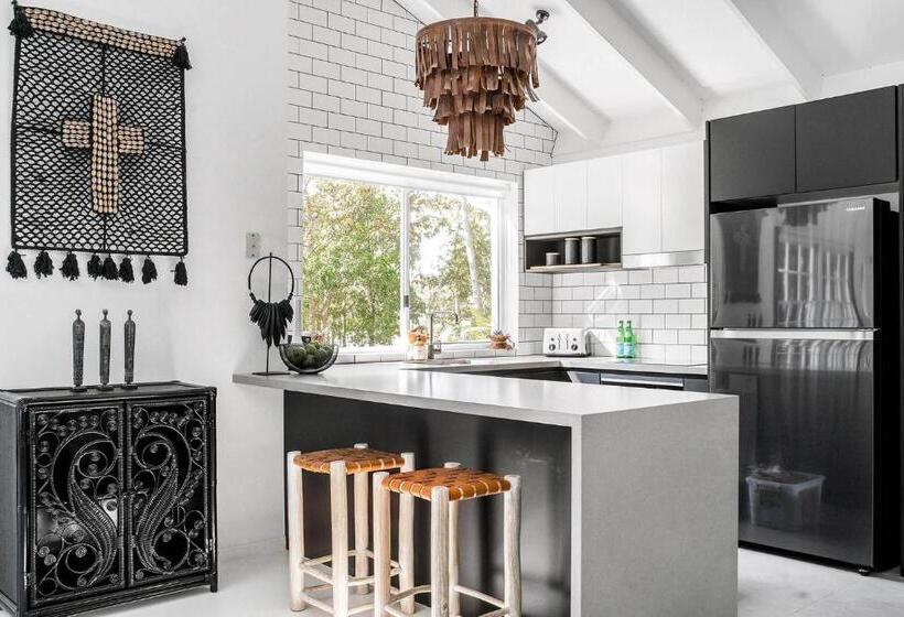 A Perfect Stay Black Star