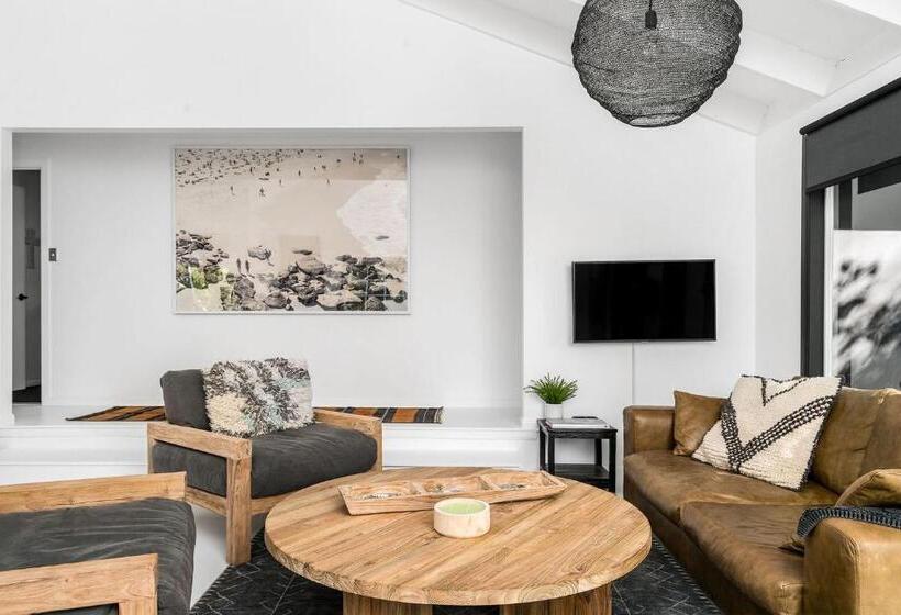 A Perfect Stay Black Star