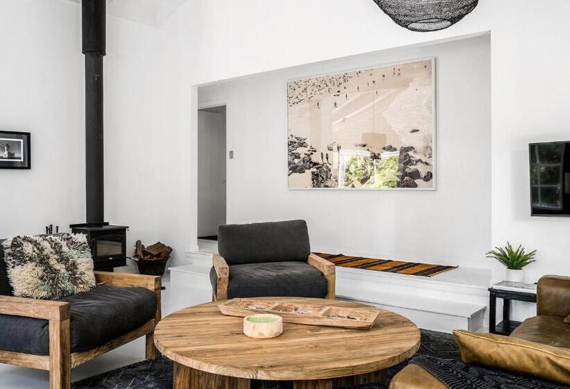 A Perfect Stay Black Star