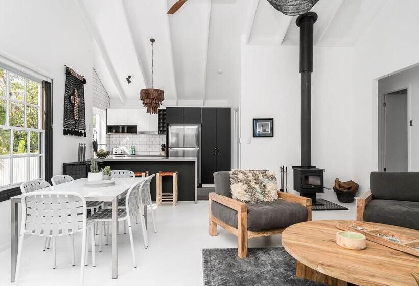 A Perfect Stay Black Star