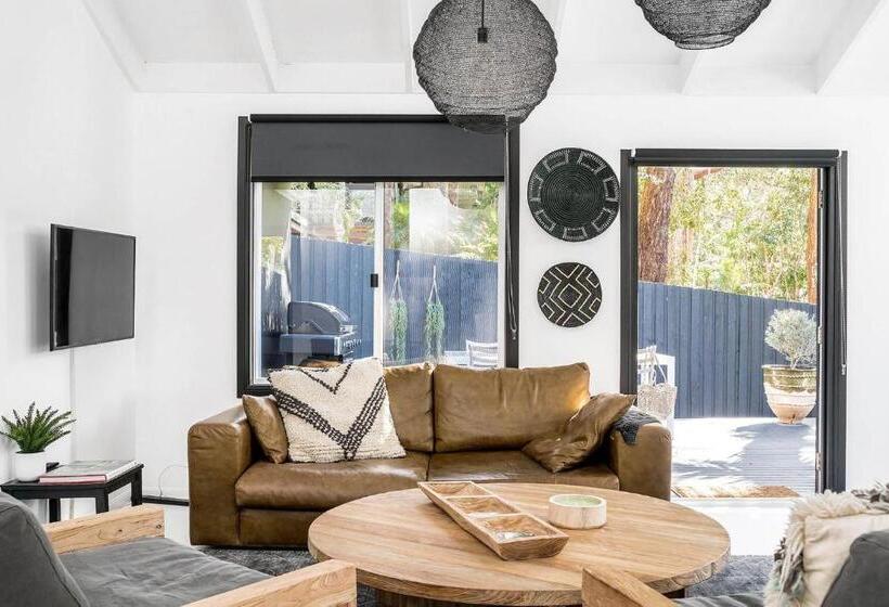 A Perfect Stay Black Star