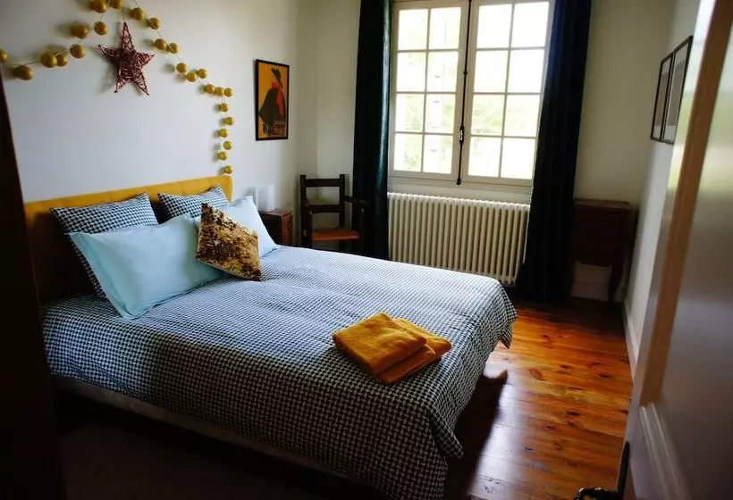 تختخواب و صبحانه La Maison Verte