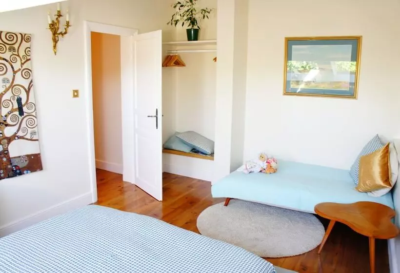 تختخواب و صبحانه La Maison Verte