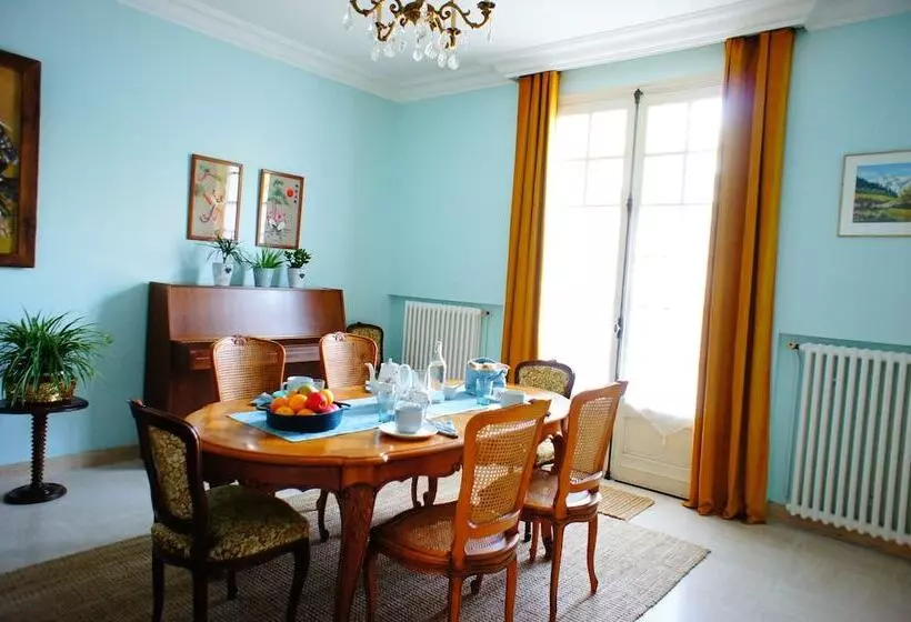 تختخواب و صبحانه La Maison Verte