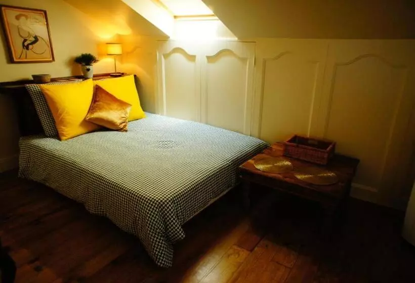 تختخواب و صبحانه La Maison Verte