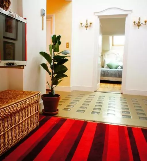 تختخواب و صبحانه La Maison Verte
