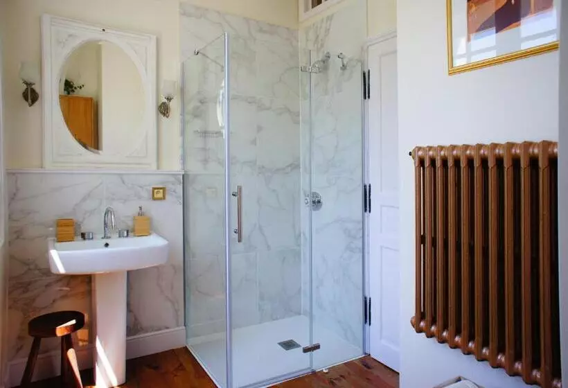 تختخواب و صبحانه La Maison Verte