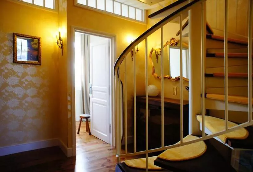 تختخواب و صبحانه La Maison Verte