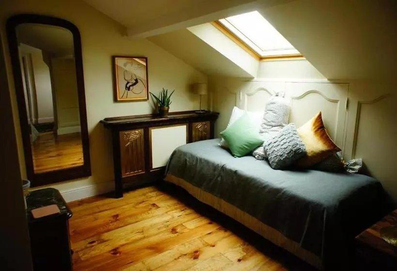 تختخواب و صبحانه La Maison Verte