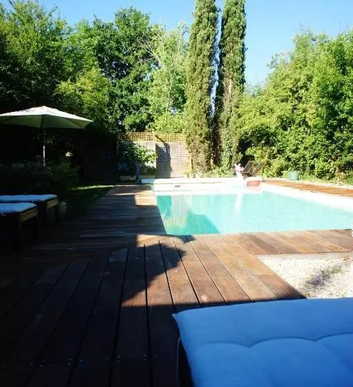 تختخواب و صبحانه La Maison Verte