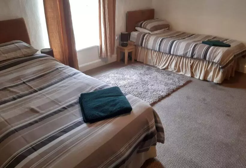 Hostelli The Rampant Horse Public House