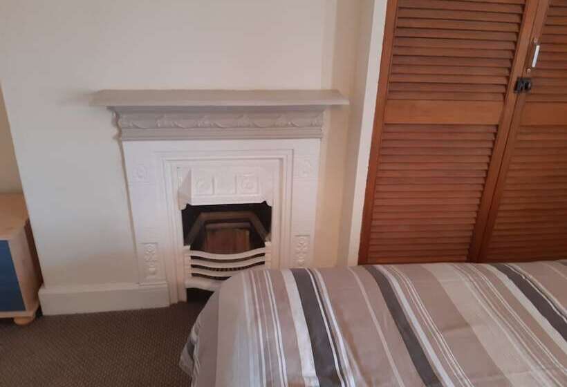 簡易ホテル The Rampant Horse Public House