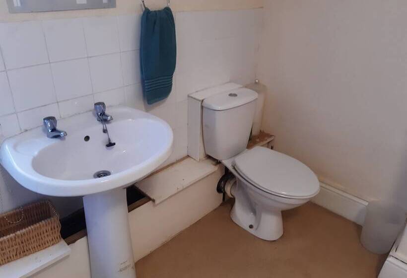 簡易ホテル The Rampant Horse Public House