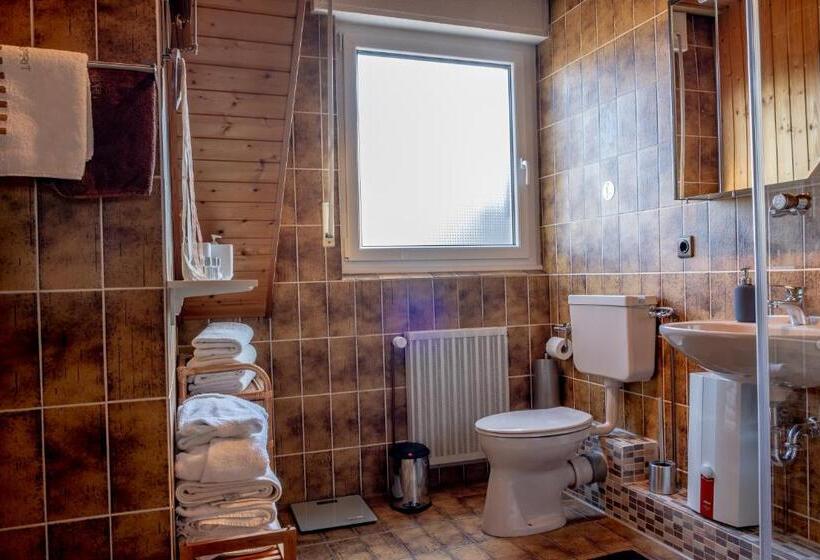 Helles Appartement Mit Eigenem Stellplatz