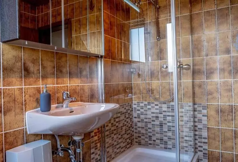 Helles Appartement Mit Eigenem Stellplatz