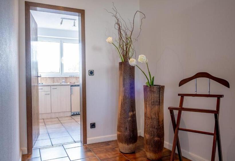 Helles Appartement Mit Eigenem Stellplatz