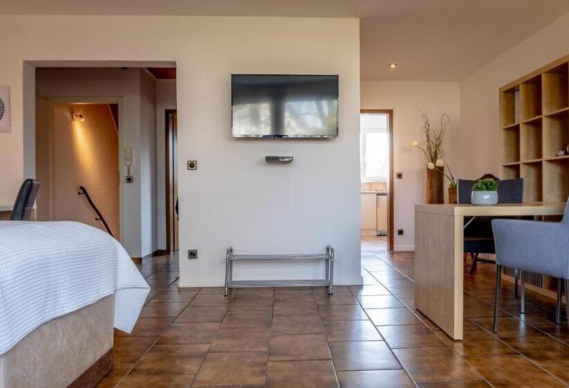 Helles Appartement Mit Eigenem Stellplatz