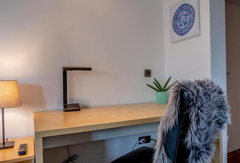 Helles Appartement Mit Eigenem Stellplatz