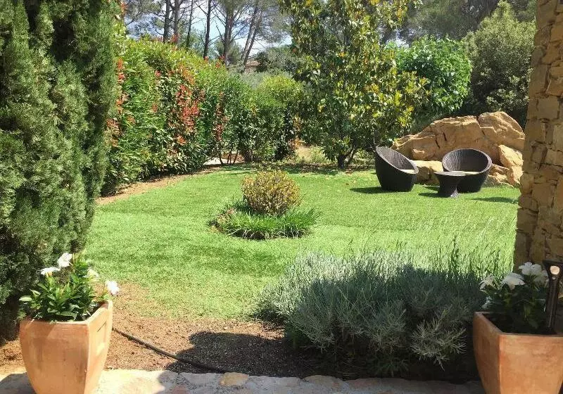 Majatalo Une Pause En Provence