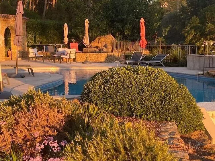 Majatalo Une Pause En Provence