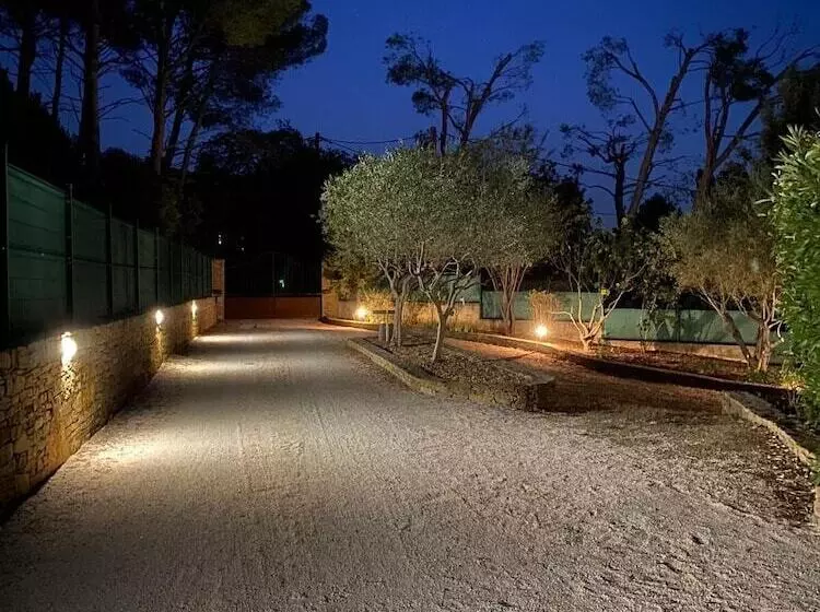 Majatalo Une Pause En Provence