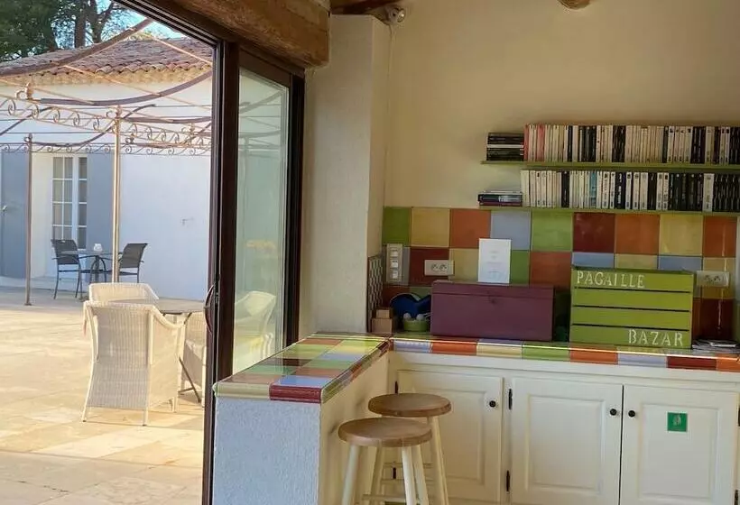 Majatalo Une Pause En Provence