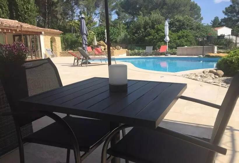 Majatalo Une Pause En Provence