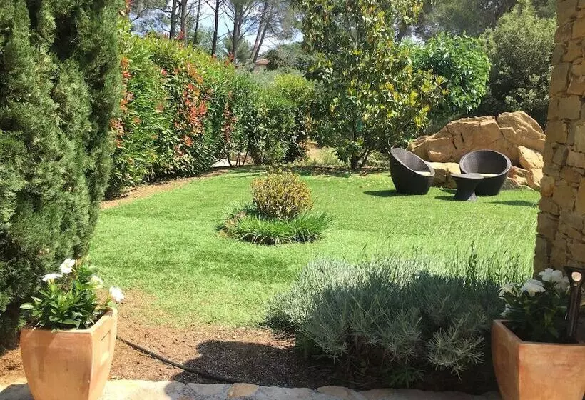 Majatalo Une Pause En Provence