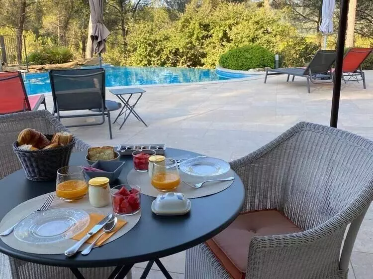 Majatalo Une Pause En Provence