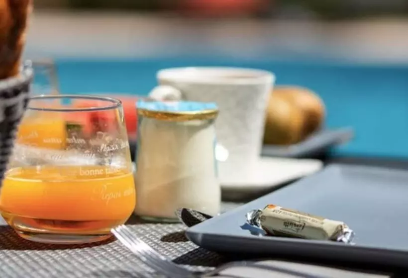 Majatalo Une Pause En Provence