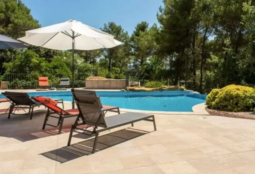 Majatalo Une Pause En Provence