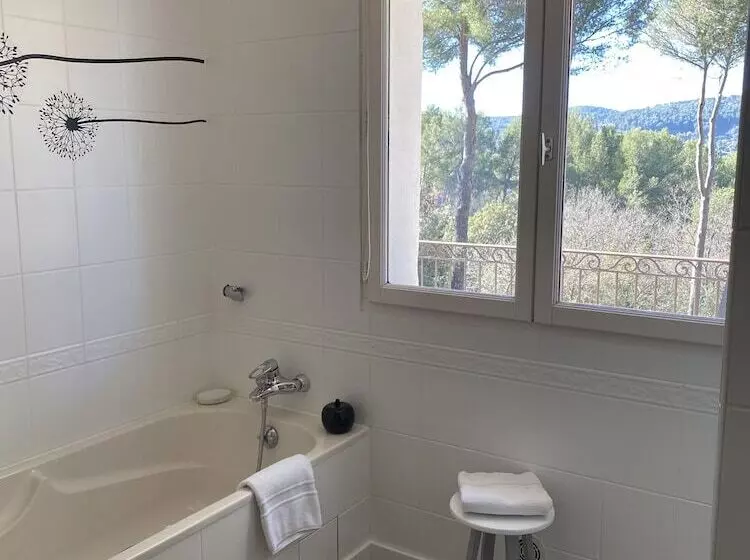 Majatalo Une Pause En Provence