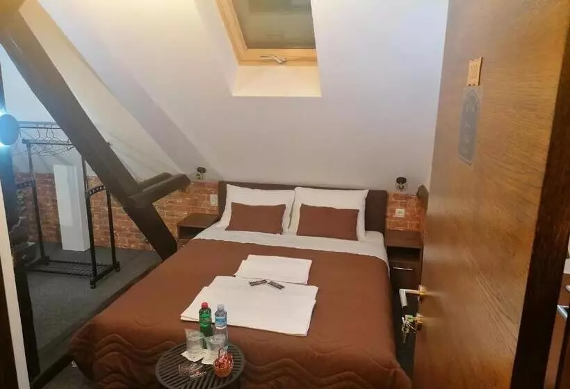 استراحتگاه Pirocanac Rooms & Restaurant