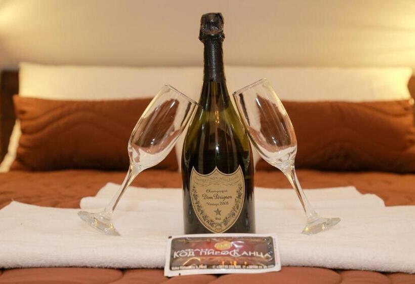 استراحتگاه Pirocanac Rooms & Restaurant