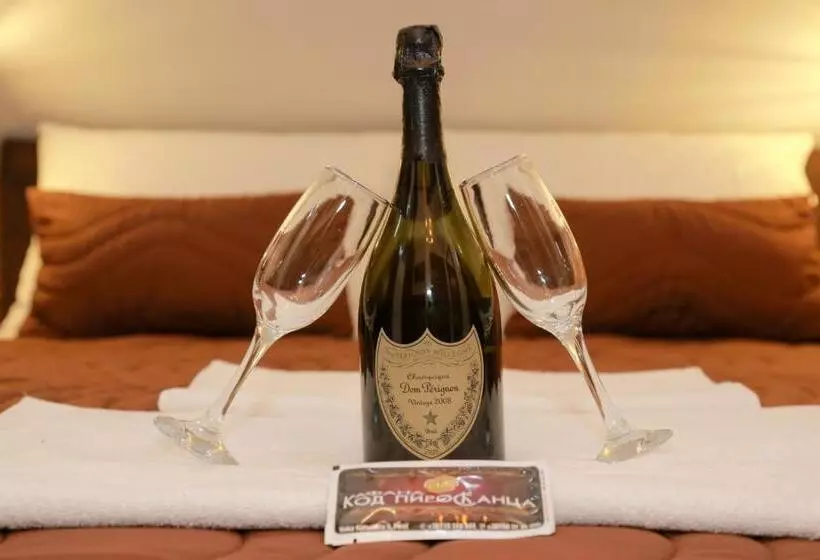 استراحتگاه Pirocanac Rooms & Restaurant