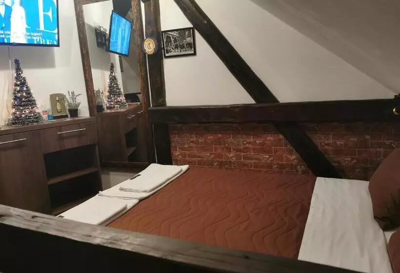 استراحتگاه Pirocanac Rooms & Restaurant