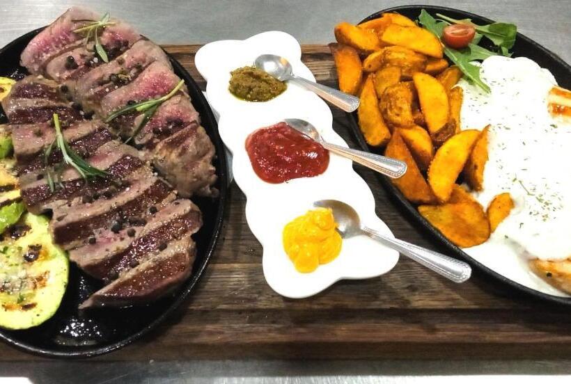 استراحتگاه Pirocanac Rooms & Restaurant