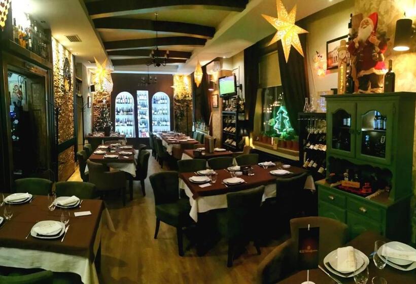 استراحتگاه Pirocanac Rooms & Restaurant